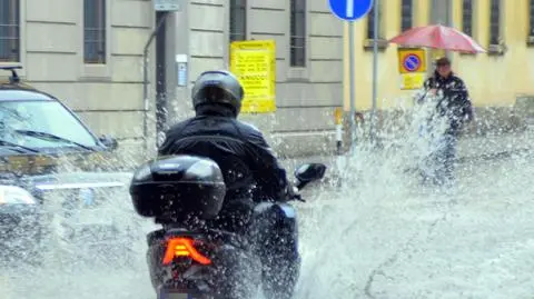"Bomba wodna" nad Włochami. "W niektórych wioskach sytuacja jest krytyczna"