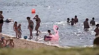 Finowie korzystają z letniej pogody