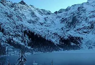 Gałęzie tuż przy drodze do Morskiego Oka. Wiadomo, kto je zostawił