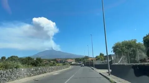 Poniedziałkowa erupcja Etny