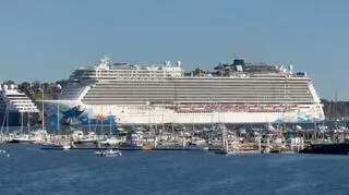 Mieli płynąć na Bermudy. Trafili na zimną północ