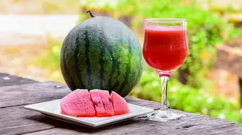 Przed nami fala upałów. Co jeść, żeby obniżyć temperaturę ciała?