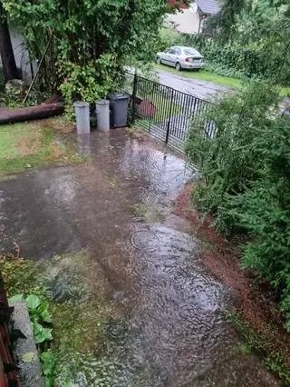 Zalania i połamane drzewa w Ustroniu
