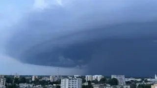 zbliżająca się do warszawy burza