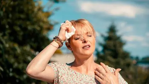 "Owiń w tkaninę lód i włóż to pod pachy"