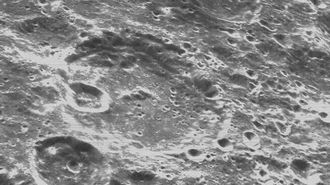 Bliskie spotkanie z powierzchnią Księżyca. Jej zdjęcia wykonał Orion