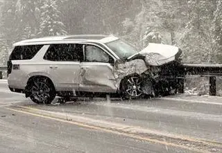 Wracali do domu, ich auto zmiażdżył głaz