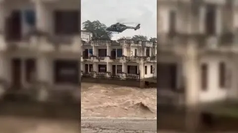 Helikopter uratował uwięzionych w ostatniej chwili