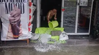 Intensywne opady przyniesione przez tajfun Fung-wong zalały wiele miejscowości na Filipinach