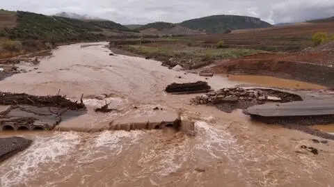 Zniszczony most w Anochori w Grecji