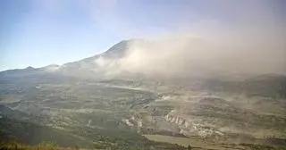 Reuspensja popiołu na zboczach Mount St. Helens 