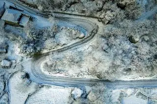 Wieś Castelo na północy Portugalii po intensywnych opadach śniegu