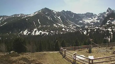 "Śnieg ginie w oczach". Ostatnia szansa na narty w Tatrach