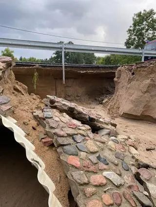 Uszkodzony most w miejscowości Barczewko