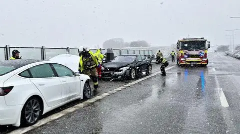 Śnieżyce w Oslo. Trzeba było zamknąć lotnisko