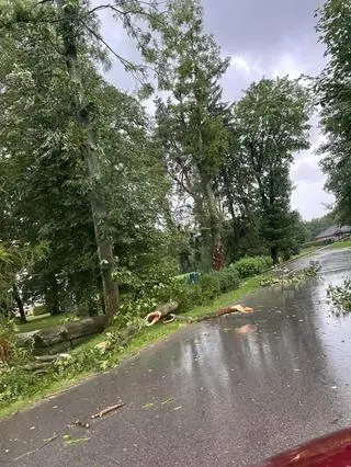 Zalania i połamane drzewa w Ustroniu