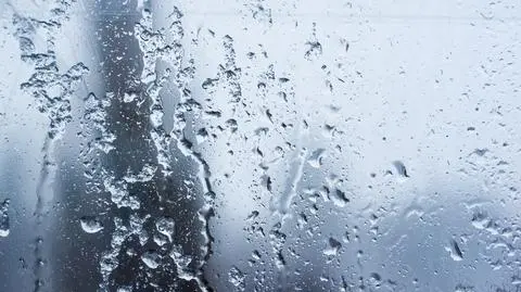Popada deszcz, śnieg i deszcz ze śniegiem