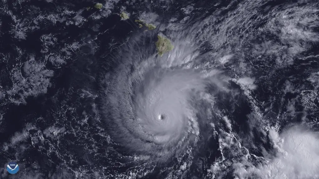 Lane zarejestrowany przez satelitę Himawari (NOAA)
