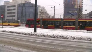 Śnieg sypie w Łodzi