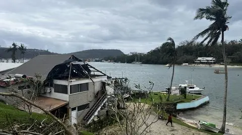 Dwa cyklony i dwa trzęsienia ziemi w ciągu jednego tygodnia. Relacja Polki: wyspa to pogorzelisko