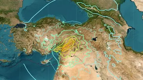 Trzęsienie ziemi w Turcji i Syrii. Błękitne linie wyznaczają obszar, gdzie były odczuwalne wstrząsy. Czerwone linie to granice płyt tektonicznych