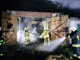 Pożar stodoły od uderzenia pioruna w powiecie jasielskim