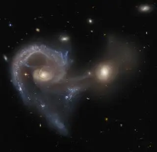 Arp 107 - zderzające się ze sobą galaktyki