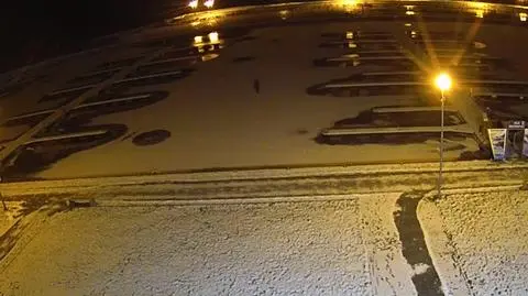 Wszedł na zamarznięte jezioro Niegocin, lód się załamał