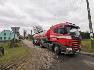 Cysterna kolportująca wodę w niedzielę