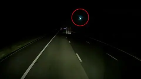 "Wielki rozbłysk". Meteor przeciął nocne niebo, widać to na nagraniu