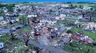 Zniszczenia po przejściu tornada w miasteczku Greenfield