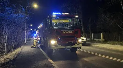 Uszkodzone dachy, zatarasowane jezdnie, przerwy w dostawach prądu