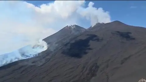 Erupcja Etny znów sparaliżowała lotnisko