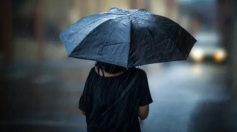 Pogoda na jutro. Słoneczny wschód, pochmurny i deszczowy zachód