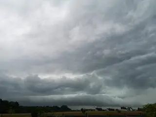 Chmura szelfowa nad Wadowicami (widok na Andrychów)