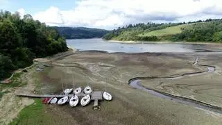 Rekordowo niski poziom wody w Jeziorze Solińskim