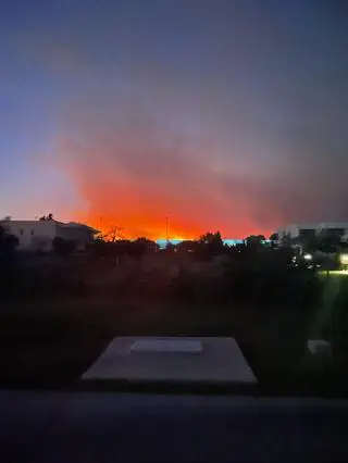Turyści z Polski pokazują zdjęcia z Rodos naszej reporterce