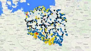 Kolor czerwony - stan alarmowy, pomarańczowy - stan ostrzegawczy, żółty - strefa stanów wysokich, niebieski - strefa stanów średnich, czarny - strefa stanów niskich