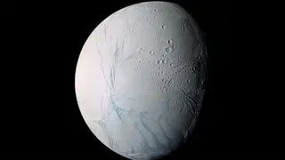 Enceladus w obiektywie sondy Cassini