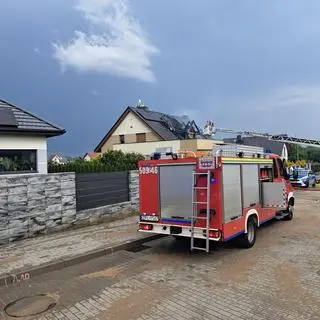 Pożar poddasza i dachu domu w Warzymicach