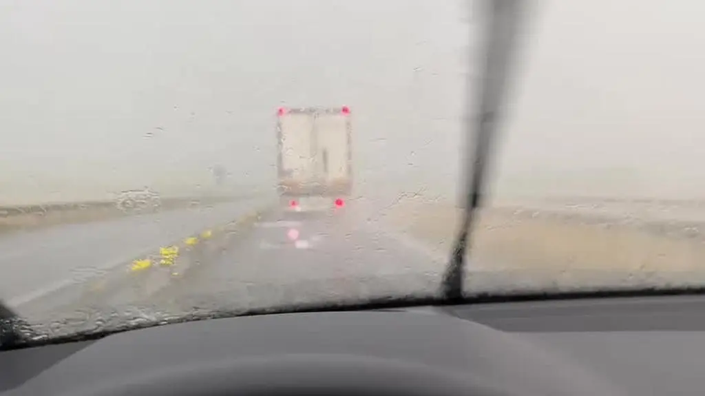 Deszcz i grad na A2