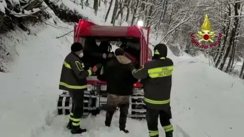 Śnieg uwięził w górach dwanaście osób