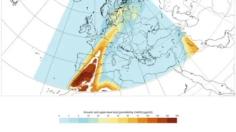 Pył znad Sahary czy "chemtrails"? Internauci szukają związku. Nie znajdą