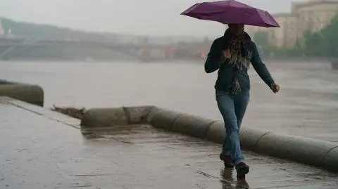 Pogoda na jutro: w wielu regionach będzie się chmurzyć i padać