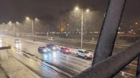 Wiatr, intensywne opady, zawieje, oblodzenie. Znaczna część kraju objęta ostrzeżeniami