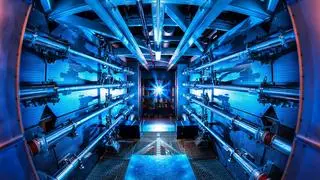 Wzmacniacze National Ignition Facility, lasera, który pomógł odtworzyć warunki panujące w planetarnych wnętrzach