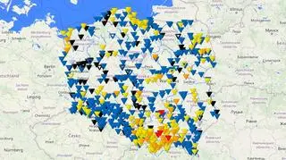 Czerwony - stan alarmowy, pomarańczowy - stan ostrzegawczy, żółty - strefa stanów wysokich, niebieski - strefa stanów średnich, czarny - strefa stanów niskich.