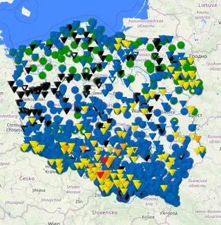 Czerwony - stan alarmowy, pomarańczowy - stan ostrzegawczy, żółty - strefa stanów wysokich, niebieski - strefa stanów średnich, czarny - strefa stanów niskich