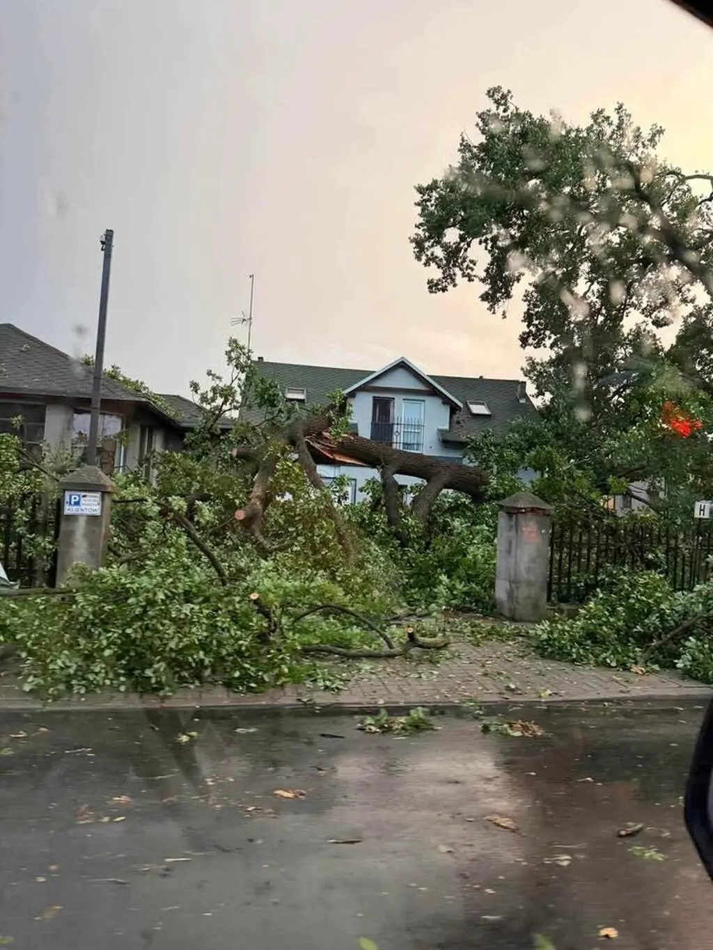 Zniszczenia w mieście Kłecko (woj. wielkopolskie)