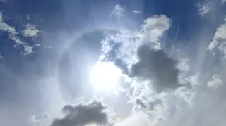 Małe halo na niebie